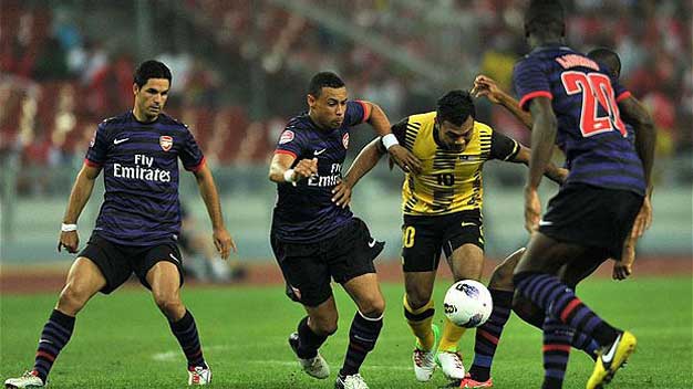 Malaysia XI 1-2 Arsenal: Pháo thủ còn ngái ngủ