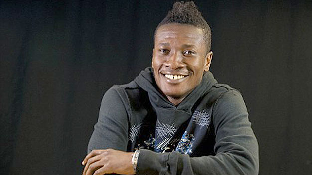 Asamoah Gyan “bùng” 100 nghìn bảng tiền từ thiện