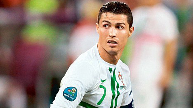 Cristiano Ronaldo đi kiện