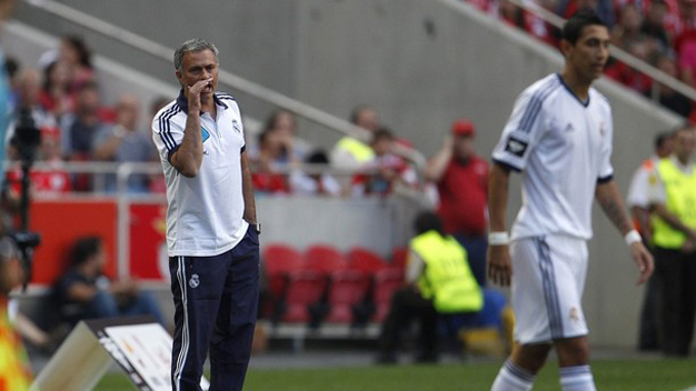 Mourinho làm ngơ dù thảm bại 2-5 trước Benfica Mourinho làm ngơ dù thảm bại 2-5 trước Benfica