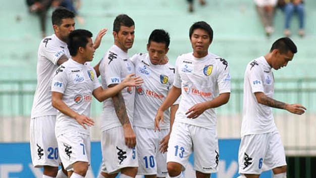 Đánh bại CS.ĐT 3-1, HN.T&T trở lại ngôi đầu Đánh bại CS.ĐT 3-1, HN.T&T trở lại ngôi đầu