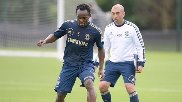 “Kẻ bị lãng quên” Essien muốn ở lại Chelsea