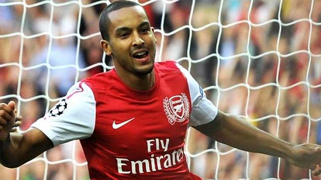 Tại sao Arsenal nên ký thêm hợp đồng với Walcott?