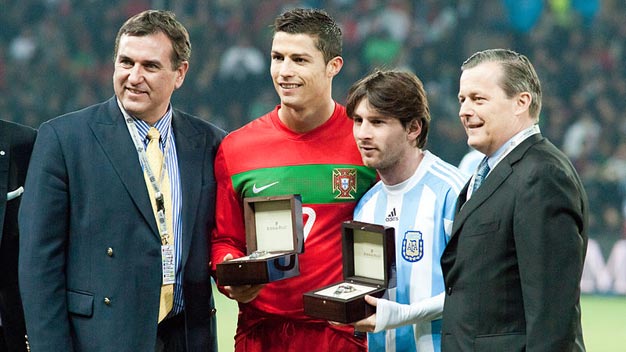 Ronaldo hay nhất Quả đất, nhưng Messi đến từ... sao Hỏa Ronaldo hay nhất Quả đất, nhưng Messi đến từ... sao Hỏa