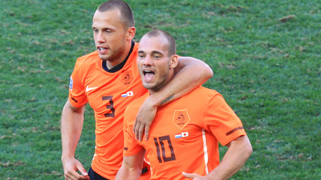 Sneijder gợi ý Inter mua đồng hương Heitinga