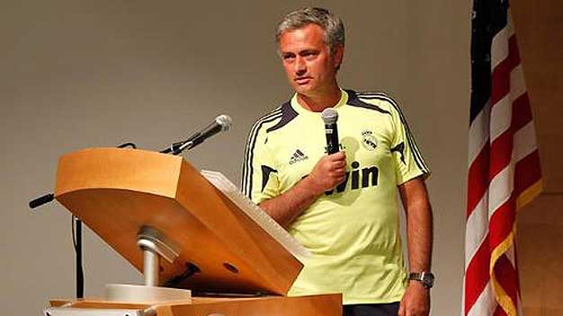 Mourinho: Tề gia chưa xong, điều hành Real kiểu gỉ!