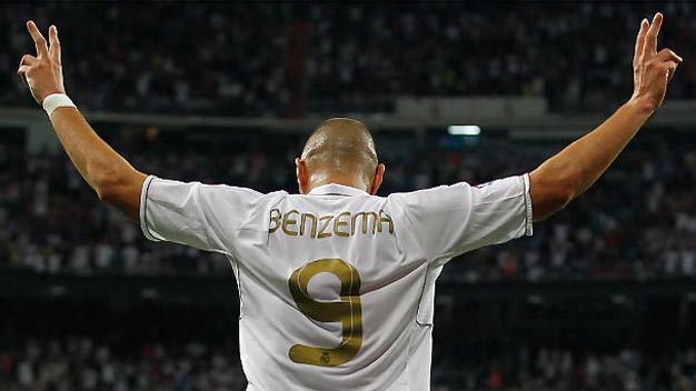 Phát hiện: Benzema giằng xé giữa 