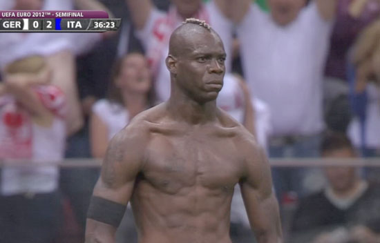 Balotelli xứng đáng là tiền đạo chủ lực của Man City Balotelli xứng đáng là tiền đạo chủ lực của Man City