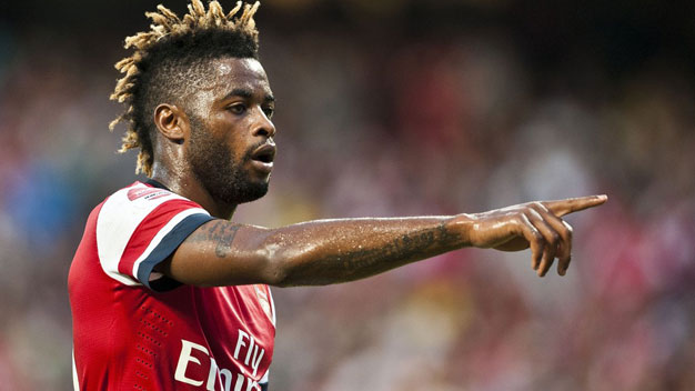 Tại sao Arsenal phải giữ bằng được Alex Song?