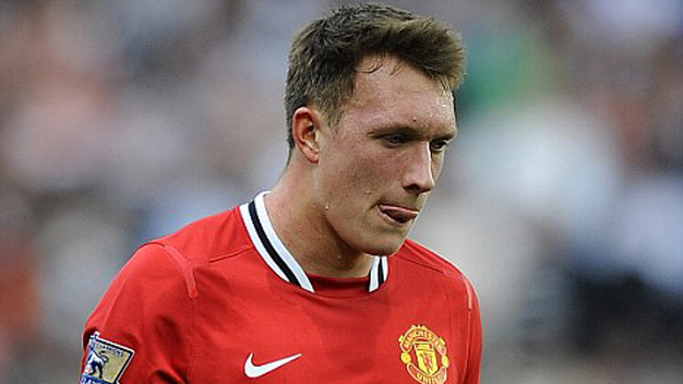 Phil Jones sớm kết thúc du đấu cùng M.U vì bị ốm