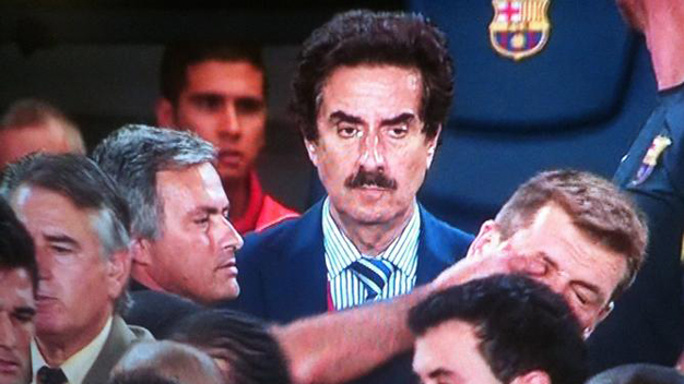 Mourinho thừa nhận sai lầm khi móc mắt Vilanova