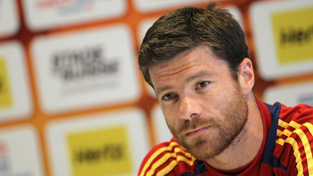 Xabi Alonso chỉ trích các trận giao hữu quốc tế