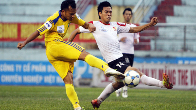 SLNA 5-3 V.Ninh Bình: Mưa gôn & ngựa chứng Gustavo