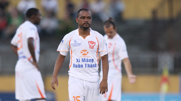 V-League 2012: Điểm binh ở hai đầu BXH V-League 2012: Điểm binh ở hai đầu BXH