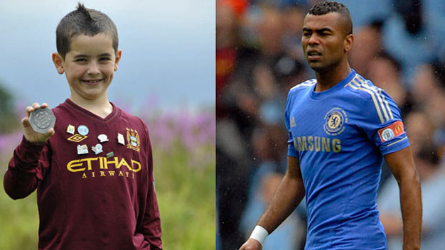 Ashley Cole tặng HCB cho CĐV M.C sau trận Siêu cúp Anh Ashley Cole tặng HCB cho CĐV M.C sau trận Siêu cúp Anh