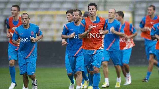Van Persie gia nhập Man Utd trong 48 tiếng tới?