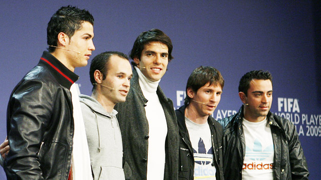 Cầu thủ xuất sắc nhất châu Âu: Cuộc đua của Messi, Ronaldo & Iniesta Cầu thủ xuất sắc nhất châu Âu: Cuộc đua của Messi, Ronaldo & Iniesta