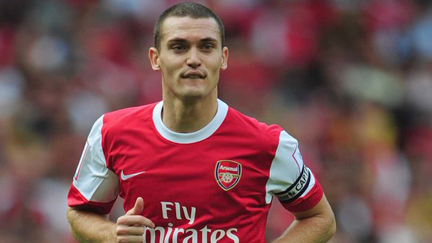 CHÍNH THỨC: Vermaelen thay van Persie làm đội trưởng Arsenal CHÍNH THỨC: Vermaelen thay van Persie làm đội trưởng Arsenal
