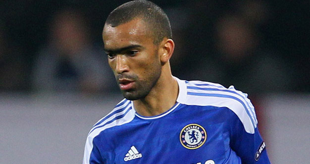 NÓNG: Bosingwa gia nhập QPR