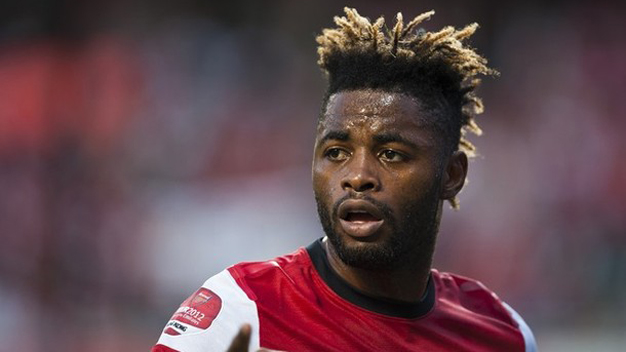 Bán Alex Song, Arsenal gấp rút mượn Sahin