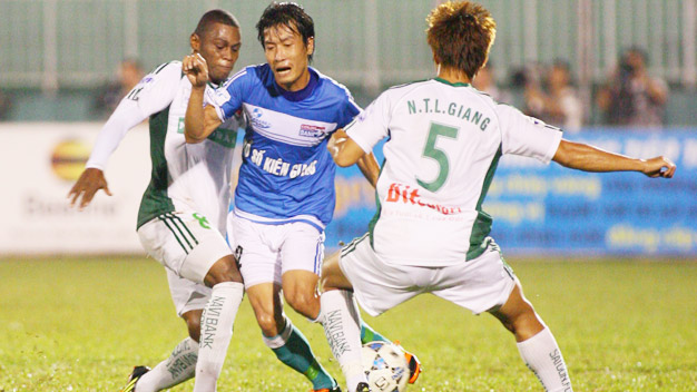 Hạ màn V.League: Yêu trong mong manh