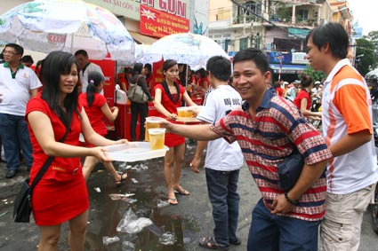 Xe chở bia bị Xe chở bia bị