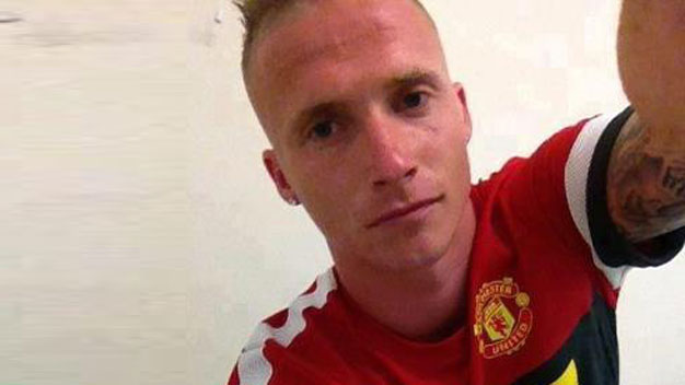 NÓNG: Tân binh Buttner đã chụp ảnh cùng áo tập M.U! NÓNG: Tân binh Buttner đã chụp ảnh cùng áo tập M.U!