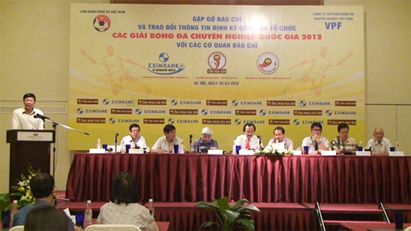 Bầu Kiên bị bắt, VPF vẫn hoạt động bình thường Bầu Kiên bị bắt, VPF vẫn hoạt động bình thường
