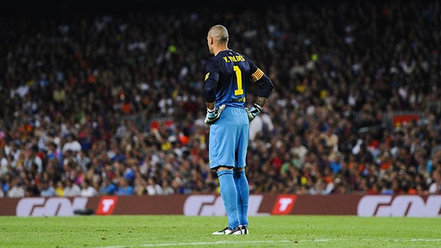 VIDEO: Valdes không phải lần đầu mắc lỗi ở El Clasico