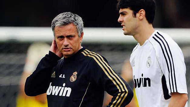 Mourinho không can thiệp vào tương lai của Kaka