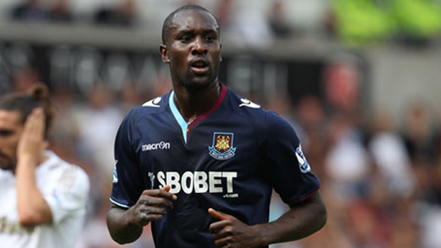 CĐV Swansea bị bắt vì tội miệt thị Carlton Cole