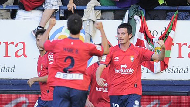 Osasuna 1-2 Barcelona: Messi giúp Barca lội ngược dòng thành công