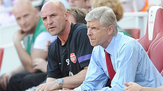 Hàng thủ Arsenal rắn chắc như đá nhờ Steve Bould