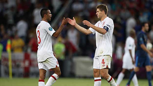 Ashley Cole thúc giục Gerrard gia nhập Chelsea