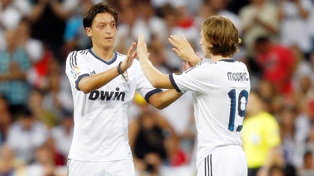 Real Madrid: Modric có thể đẩy Oezil lên ghế dự bị