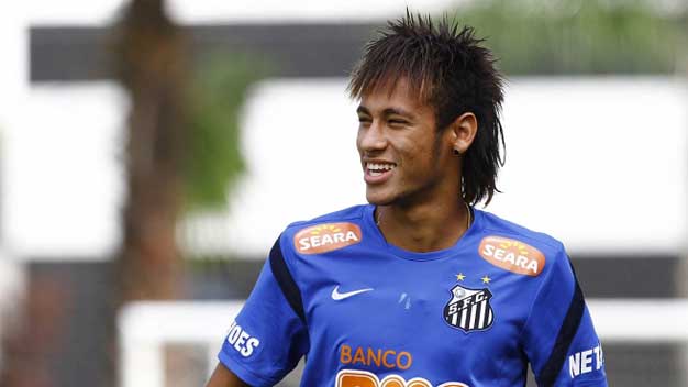 Santos phủ nhận tin M.U hỏi mua Neymar