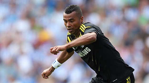 Ashley Cole có thể rời Chelsea vì bị... đánh giá thấp Ashley Cole có thể rời Chelsea vì bị... đánh giá thấp