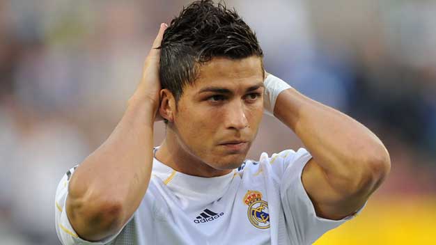 Bao nhiêu tiền để Cris Ronaldo hết “buồn”?