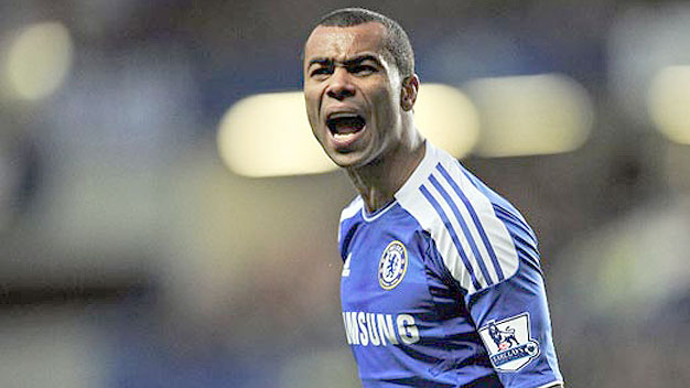 Vì sao Ashley Cole làm cao ở Chelsea?