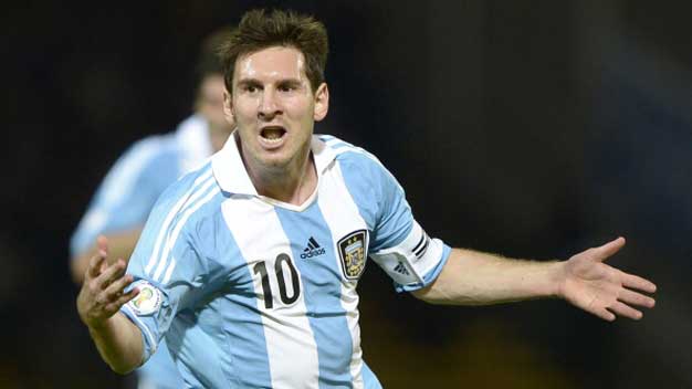 Argentina phải bỏ thói quen chăm chăm chuyền cho Messi