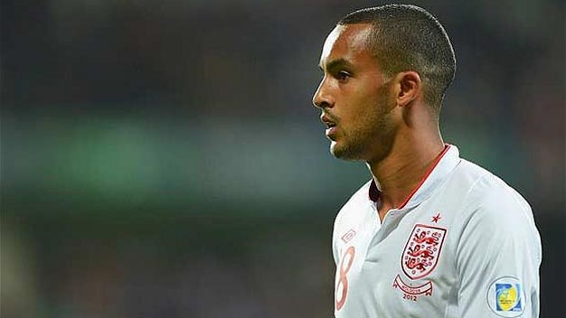 Walcott rời ĐT Anh, Sturridge có thể thi đấu