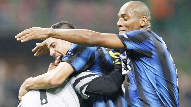 Inter hối hận vì đẩy bộ ba Selecao cho Zanetti vui lòng?