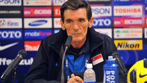 Chuyển động AFF Suzuki Cup 2012: Hòa Myanmar, Singapore chỉ trích HLV trưởng Chuyển động AFF Suzuki Cup 2012: Hòa Myanmar, Singapore chỉ trích HLV trưởng
