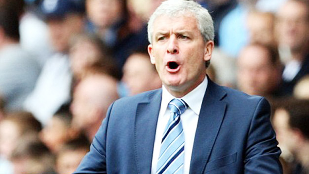 Mark Hughes muốn bỏ lệ bắt tay trước trận Mark Hughes muốn bỏ lệ bắt tay trước trận