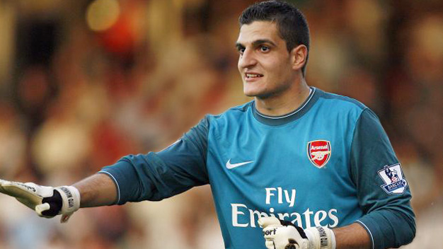 Szczesny vắng mặt, Wenger khích lệ Mannone