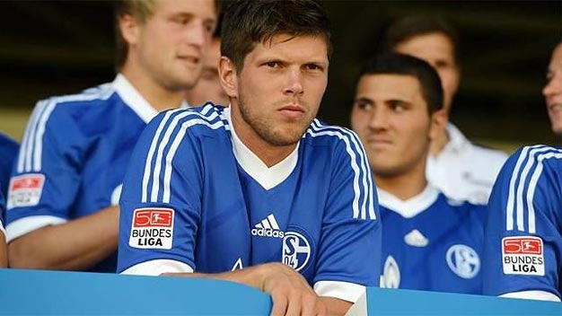 Huntelaar mơ về M.U, nhưng bị Van Persie ngáng đường?