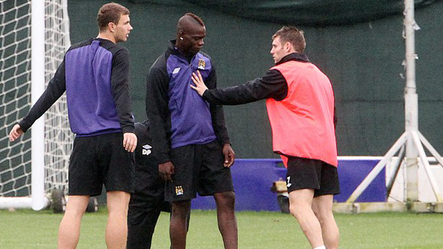 Mancini mở thêm cho Balotelli đường sống