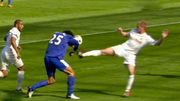 VIDEO: Fellaini chơi bóng bằng tay ở bàn mở tỷ số của Anichebe? VIDEO: Fellaini chơi bóng bằng tay ở bàn mở tỷ số của Anichebe?