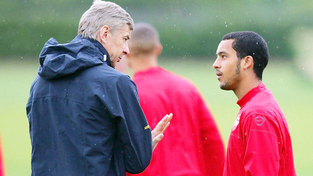 HLV Wenger ra tối hậu thư cho Walcott