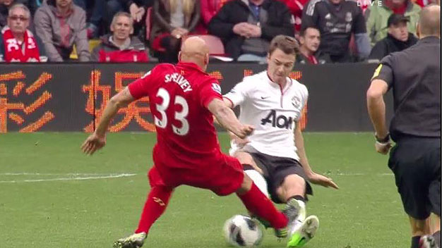 VIDEO: Shelvey nhận thẻ đỏ, chỉ mặt chửi Sir Alex VIDEO: Shelvey nhận thẻ đỏ, chỉ mặt chửi Sir Alex